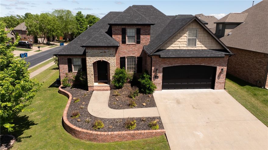 This Chapel Hill beauty blends style, space, and location. With 4 beds, 3.5 baths, and 3,286 SF,
you're just 2 miles from the new Walmart Home Office, 1 mile to the Alice Walton School of
Medicine, and 2 miles to Downtown Bentonville. Inside, enjoy quartz countertops, stainless
appliances, a massive island, hardwood floors, crown molding, and soaring ceilings. The spa-like
primary suite features a soaking tub, dual vanities, and walk-in closet. Upstairs bonus room is
perfect for movie nights or game days. Step outside to a half-covered back deck ideal for
relaxing or entertaining. Recent updates include a new roof and gutters (2024). Enjoy a walk-in
pantry, oversized garage, and access to a neighborhood pool, scenic trails, and Slaughter Pen.
Home includes a one-year home warranty and a $6,000 seller concession for carpet—making it
move-in ready with added peace of mind and value!