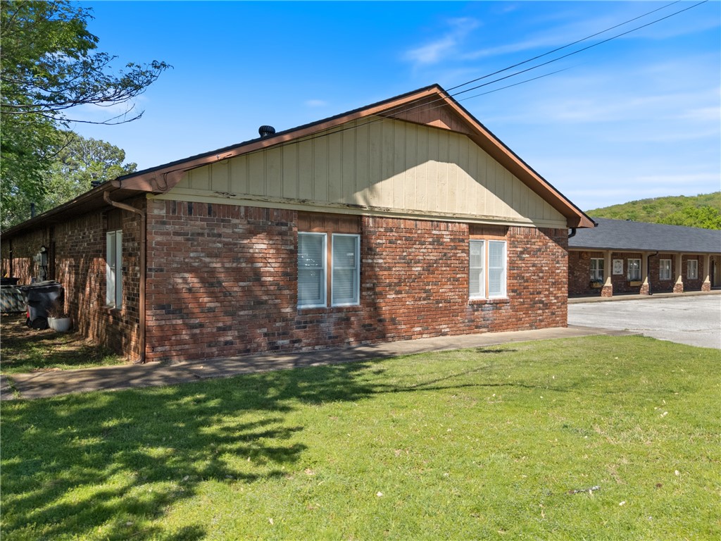 3-16-30 FAYETTEVILLE OUTLOTS - Commercial Lease