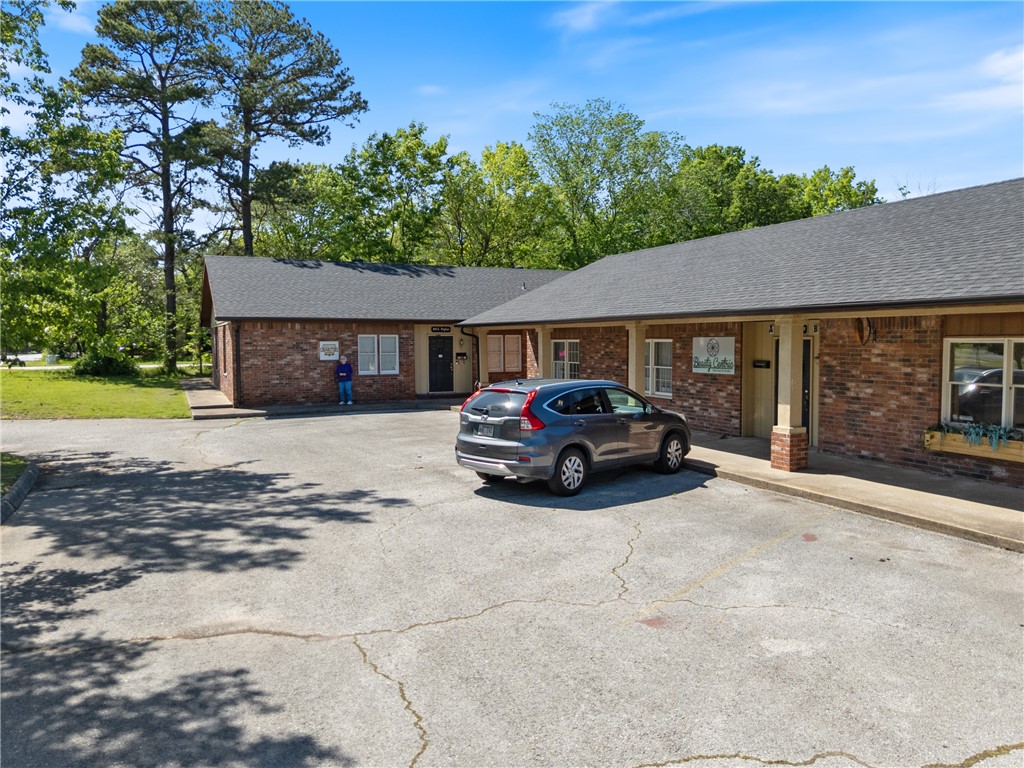 3-16-30 FAYETTEVILLE OUTLOTS - Commercial Lease