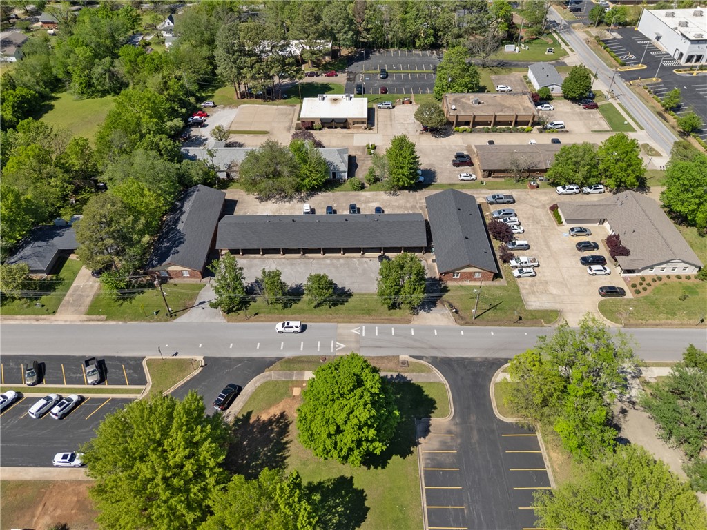 3-16-30 FAYETTEVILLE OUTLOTS - Commercial Lease