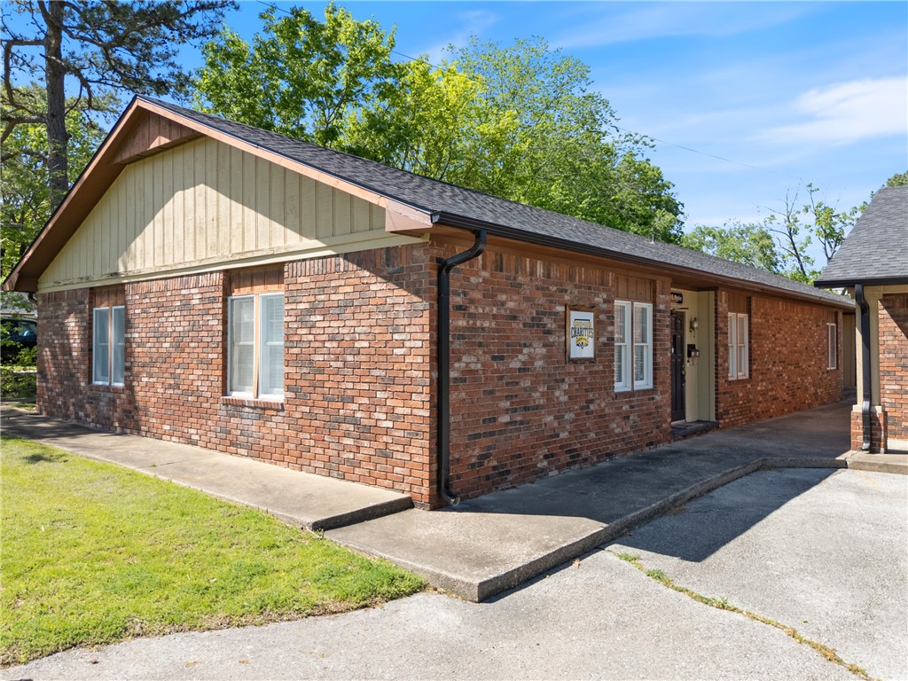 3-16-30 FAYETTEVILLE OUTLOTS - Commercial Lease