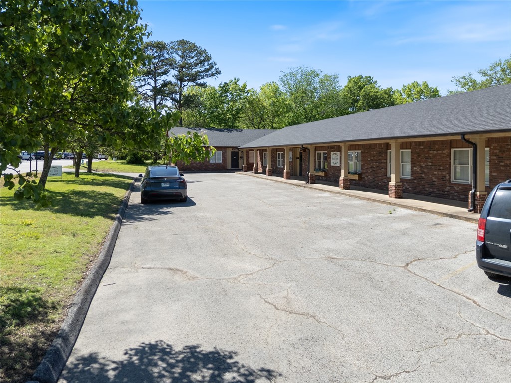 3-16-30 FAYETTEVILLE OUTLOTS - Commercial Lease