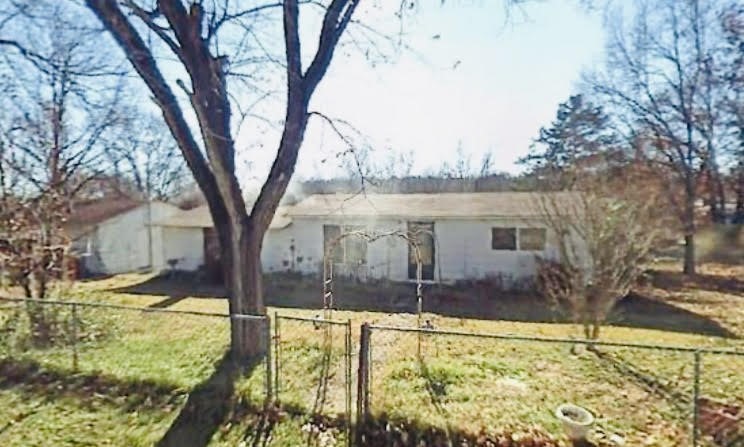Cute little house by the lake large lot. There are a bunch of possibilities for this home. Away from the hustle and bustle of in town living close to the lake.