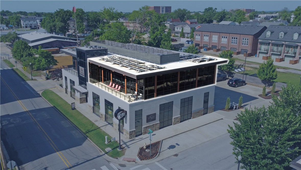 Available: 3,100 SF.
Rental rate: $45.00 PSF.
Lease type: Full service.
Site highlights
Class “A” office space available in the heart of downtown Bentonville, just 1.5 miles from the new Walmart Home Office campus. This second-floor suite features high-quality modern finishes and a mostly open layout, ideal for collaborative work environments. The space includes one conference room, a kitchenette, storage room, and a private balcony. An excellent opportunity for businesses seeking premium office space in a prime location.