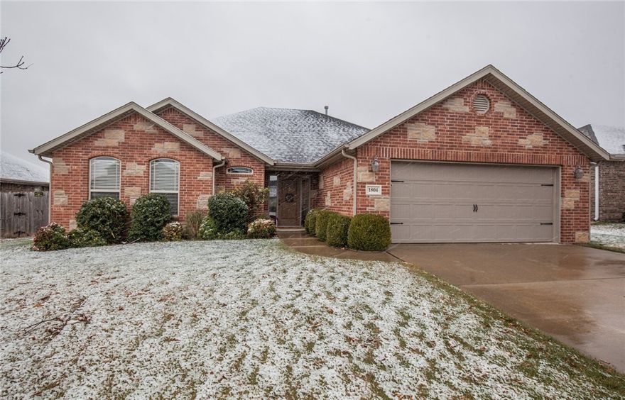 Brand New 2 bedroom 2 1/2 bath Townhome half a block from the new Walmart Campus. Water proof LBP flooring throughout. Open concept. Kitchen includes refrigerator, dishwasher and microwave and solid surface counters. Covered patio and 1 car garage . Landscape included.
$100 non-refundable pet deposit per pet and additional pet rent.