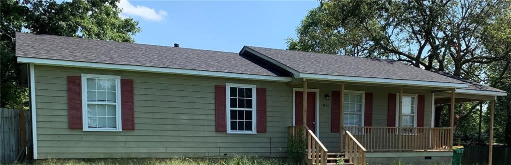 3 bed/ 2 bath charmer with huge backyard; just off Razorback Greenway