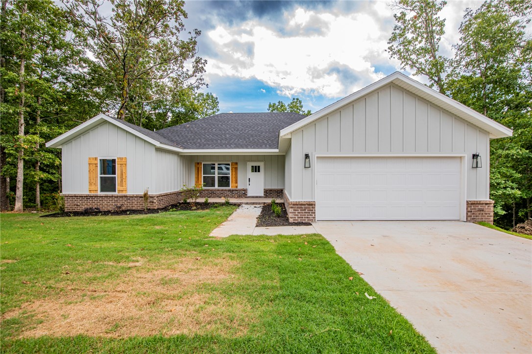 Come experience all Bella Vista has to offer, Lakes, Golf Courses, Mountain Biking Trails. This beautiful, 2 Bedroom (With Flex Room), 2 Full Bath home has a vaulted 16' ceiling in the living room with wood beam, hardwood flooring throughout, including the primary bedroom, ceramic tile in the bathrooms and carpet in the second bedroom and flex room. Beautiful, steel gray granite in the kitchen and baths. Glass cook top and built in oven and microwave. Covered deck on the back of the house with a gorgeous view. Flo Rider and Back Forty Trails are a short ride away. Property taxes are based on the lot only.