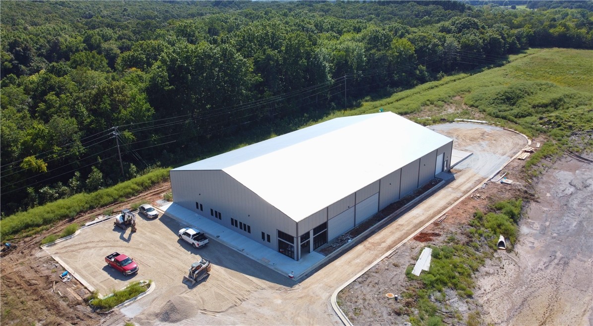 Available: 16,000 sf | 4.16 ac.
Asking price: $3,280,000.
Eave height: 20'.
Peak height: 32'.
Bay level door: 1.
Dock door: 1.
Bldg dimensions: 160' x 100'.
Parking spaces: 25.
Property highlights
Located just 4.5 miles from I-49, this 16,000 sf industrial facility offers excellent access and functionality. The building features one dock-high door, one grade-level door, and 25 on-site parking spaces.