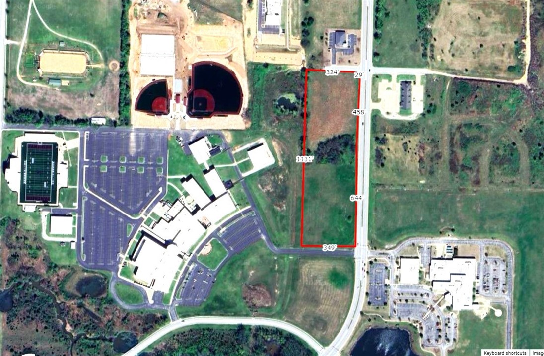 Great commercial property, level land, close to the High School and Hospital. Easy access to Hwys 412 and 59 too.