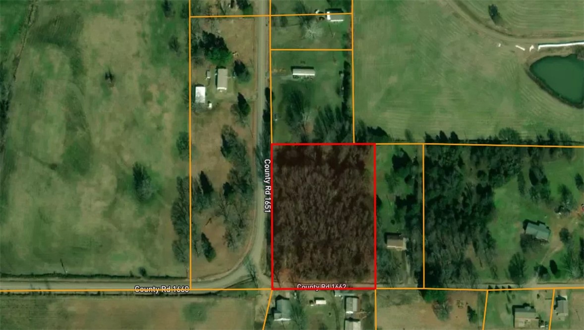 Come see this very large residential plot of land just south of Knoxville! Situated in a quiet and peaceful neighborhood, this land is ready for new owners to make it their own. Utilities are available at the roadway and it's restriction-free!