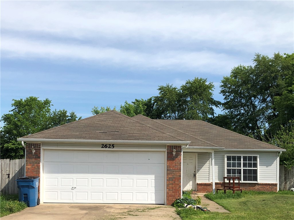 Great 3 bedroom, 2 bath home in Pea Ridge!