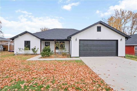 Photo of 401 E Rogers Street, Lincoln, AR 72744 (MLS # 1328803)