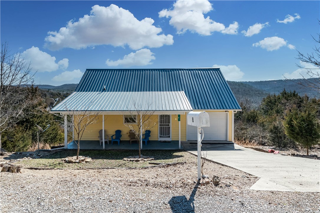 Newly painted (2016) home in Holiday Island. You will have the feel of privacy but close to what Holiday Island has to offer. Newer metal roof. Perfect home for your vacation getaway or permanent residence. Enjoy the huge mountain views! Room to expand the square footage in the unfinished lower level. Truly a must see!