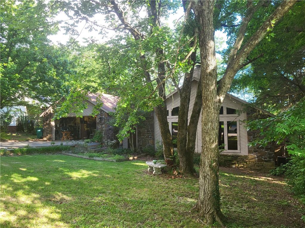 Charming 3-Bed, 2-Bath Home in Desirable West Fork – Light Fixer with Huge Potential!
Welcome to your next great opportunity! This 3-bedroom, 2-bath home is nestled in a quiet, established neighborhood in the heart of West Fork, Arkansas—just minutes from Fayetteville, I-49, schools, and beautiful riverside park.
With over1540 of living space, this home offers a spacious floor plan with great bones and loads of potential. The open-concept living area features natural light, and the kitchen has plenty of room to create your dream cooking space.
This is a light fixer-upper, ideal for investors or savvy buyers looking to add personal touches and build equity. Cosmetic updates and TLC will go a long way!
Enjoy a fully fenced backyard with mature trees—great for relaxing or gardening.
Highlights:
3 Bedrooms, 2 Full Bathrooms
Spacious Living Area
Light Cosmetic Fixer – Great Investment Potential
Prime Location in West Fork
Close to Schools, Parks & Shopping
Easy Access to I-49 & Fayetteville