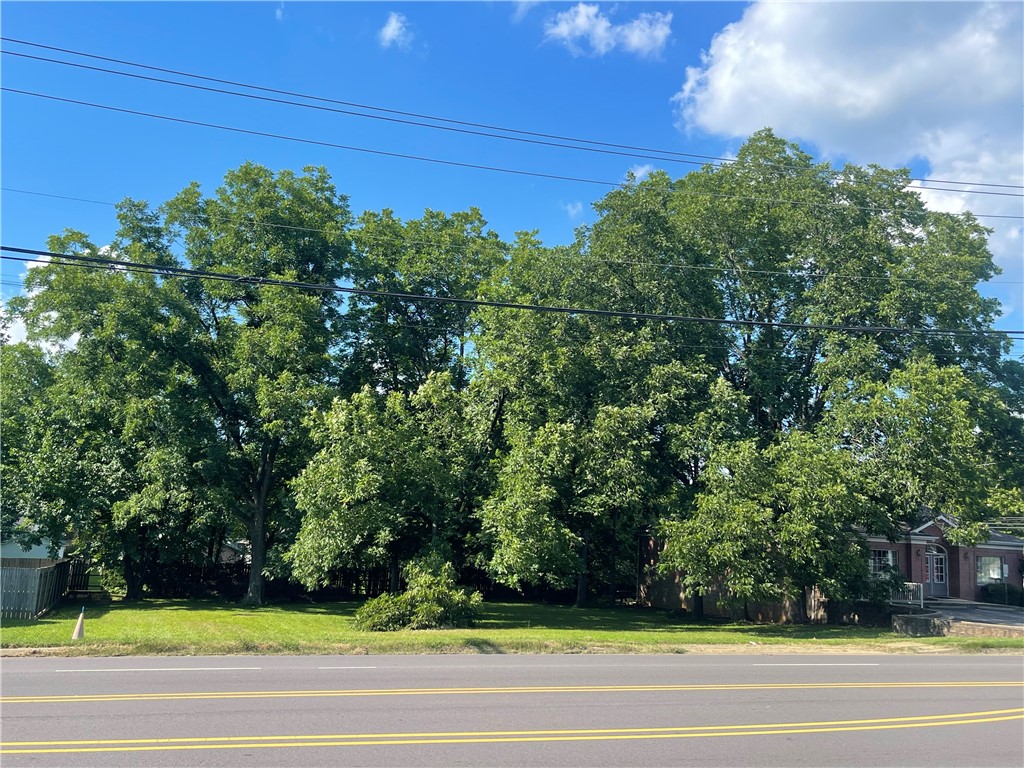 Prime Commercial Lot with Excellent Visibility on East Parkway Drive in Russellville.
This property offers exceptional development potential in a high-traffic area close to downtown, shopping, restaurants, and numerous established businesses. Level lot with mature trees and great road frontage. All utilities available at the street. Ideal location for office, retail, or other commercial use. Priced to sell ā donāt miss this opportunity to secure a premium spot in one of Russellvilleās most active corridors.