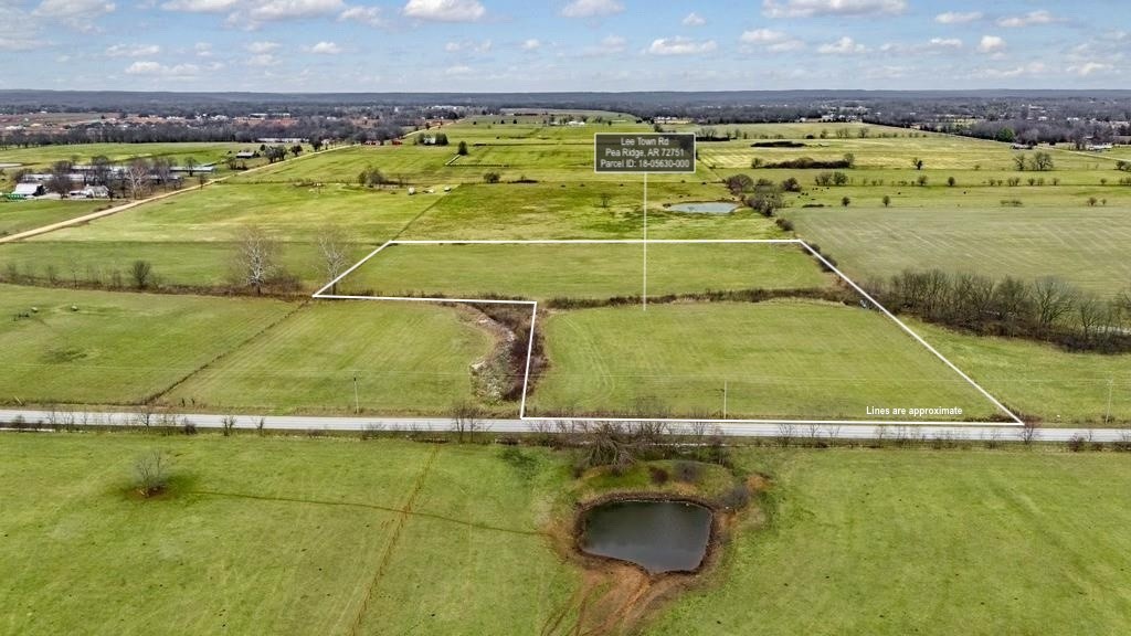 9.98 Acres Available in Growing Pea Ridge Area
Don't miss this rare opportunity to own nearly 10 acres in the rapidly developing Pea Ridge area! Conveniently located just off Highway 64, this prime piece of land is only 12 minutes from I-49 and 17 minutes from downtown Bentonville ā offering both tranquility and accessibility.
A new survey is currently being finalized. Whether you're looking to build your dream home, develop, or invest, this property offers excellent potential in a high-growth region. Also see mls #1316550