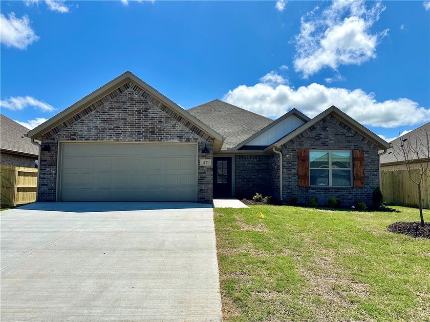 Beautiful & spacious 3 bed 2 bath, 2 car garage, single family home, fully fenced huge backyard. Spacious living, open concept kitchen, dining, granite counters, backyard patio with a huge yard makes this home desirable. Good size master suite is a luxury. You do not want to miss this. Close to schools, shopping & everything Centerton has to offer. BENTONVILLE schools.
Pets negotiable.
Refrigerator, Washer & Dryer included