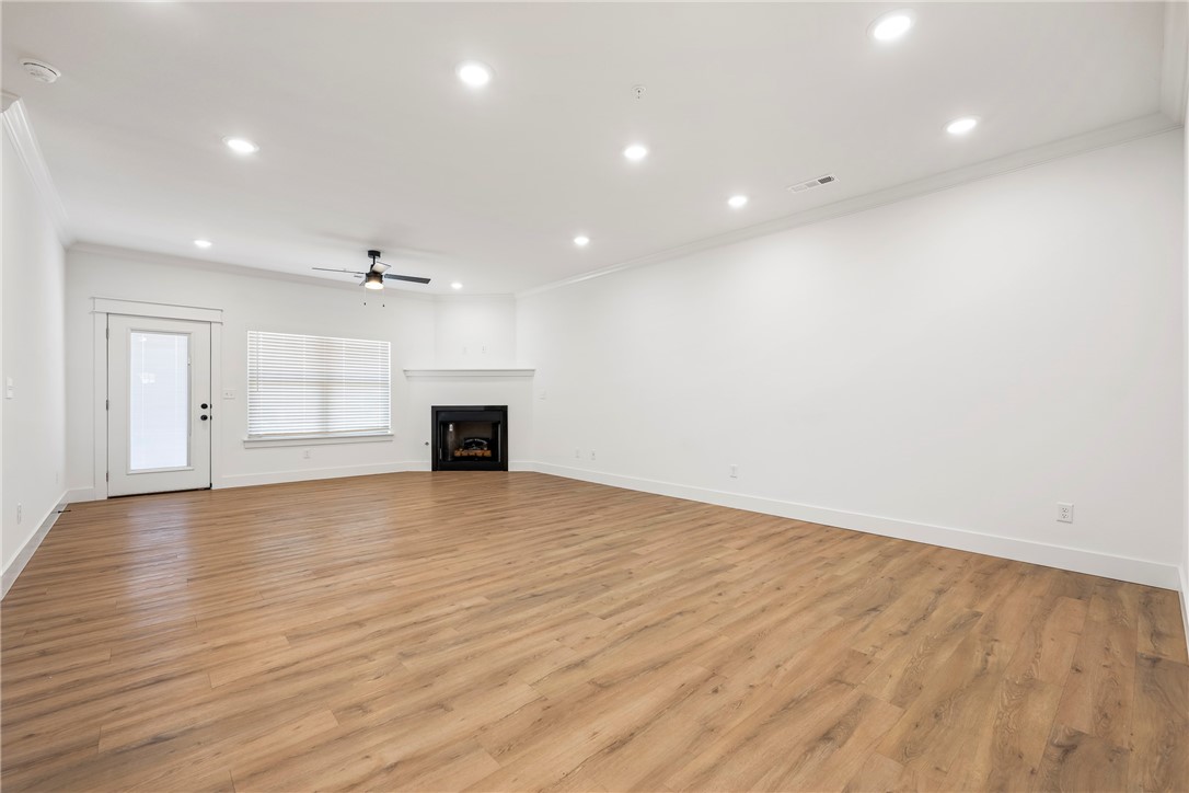 Dixieland Townhomes - Residential