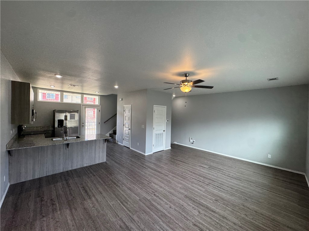 20-16-30 FAYETTEVILLE OUTLOTS - Residential Lease