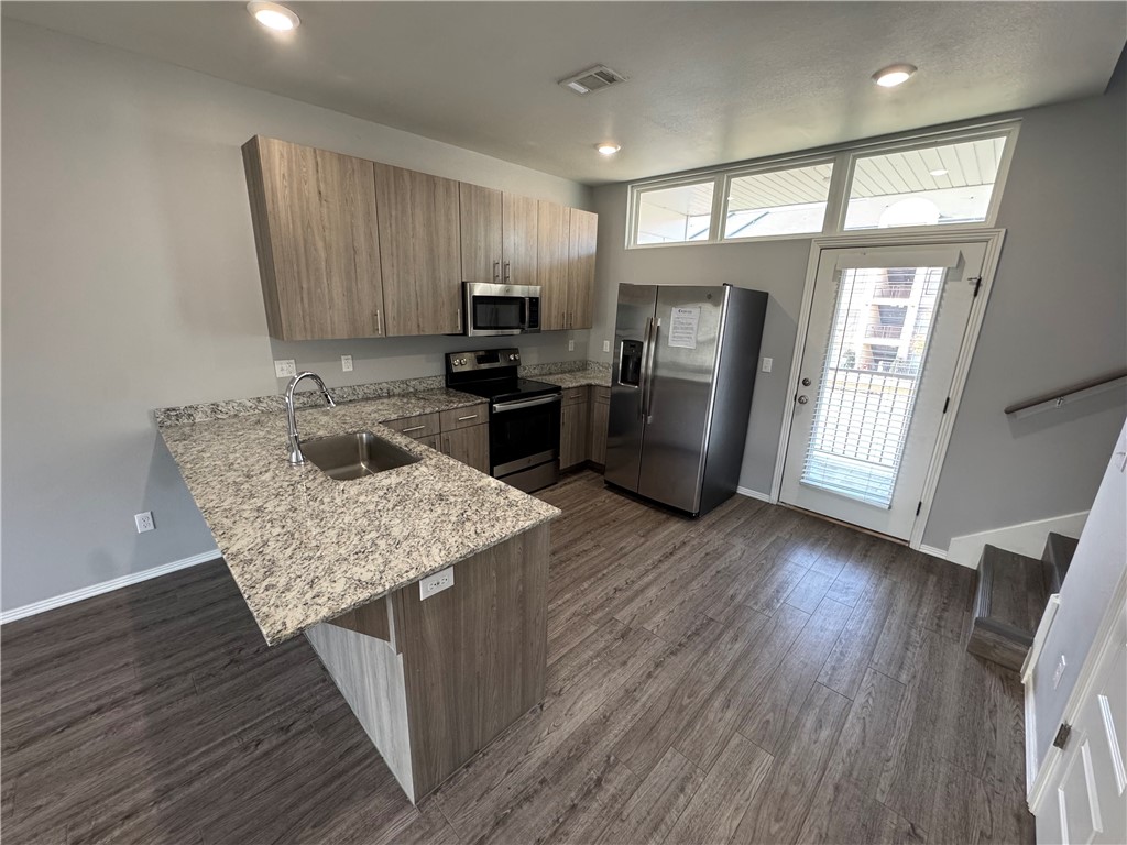 20-16-30 FAYETTEVILLE OUTLOTS - Residential Lease