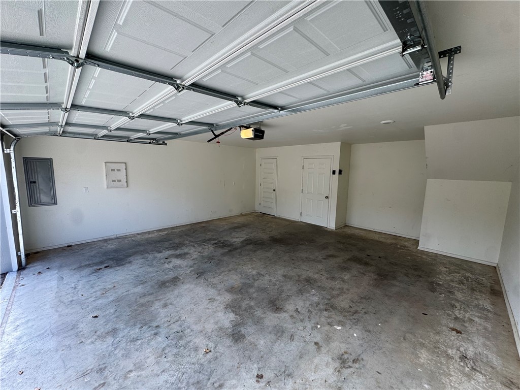 20-16-30 FAYETTEVILLE OUTLOTS - Residential Lease