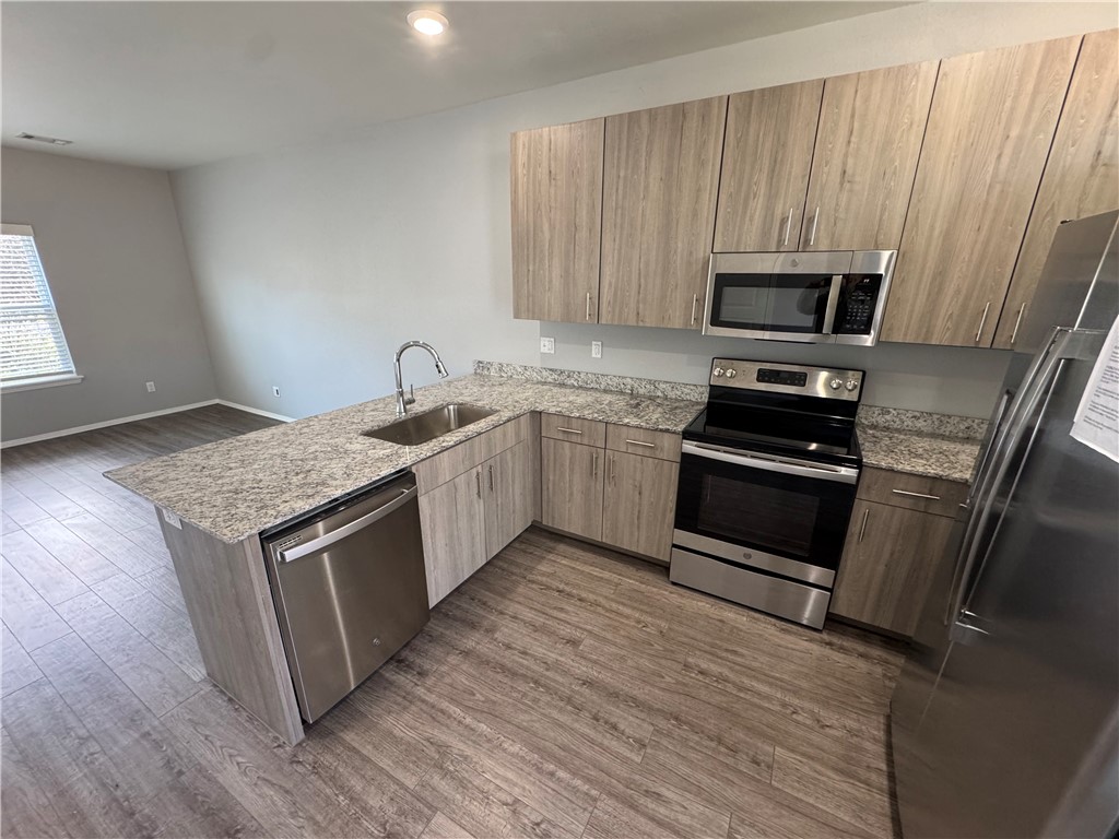 20-16-30 FAYETTEVILLE OUTLOTS - Residential Lease