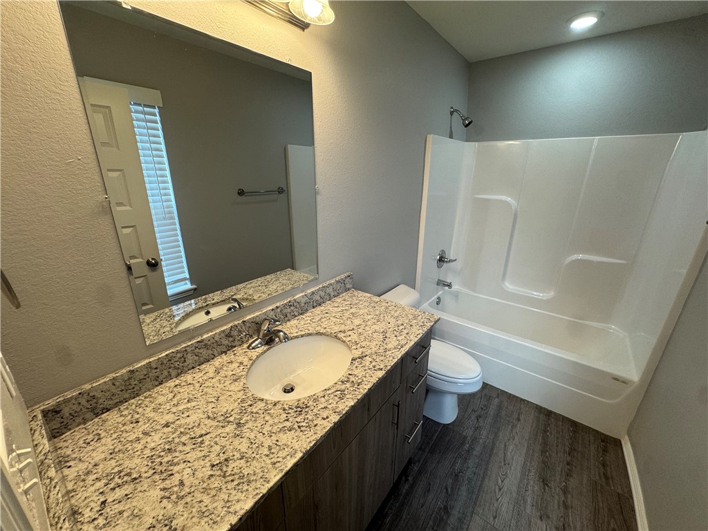 20-16-30 FAYETTEVILLE OUTLOTS - Residential Lease