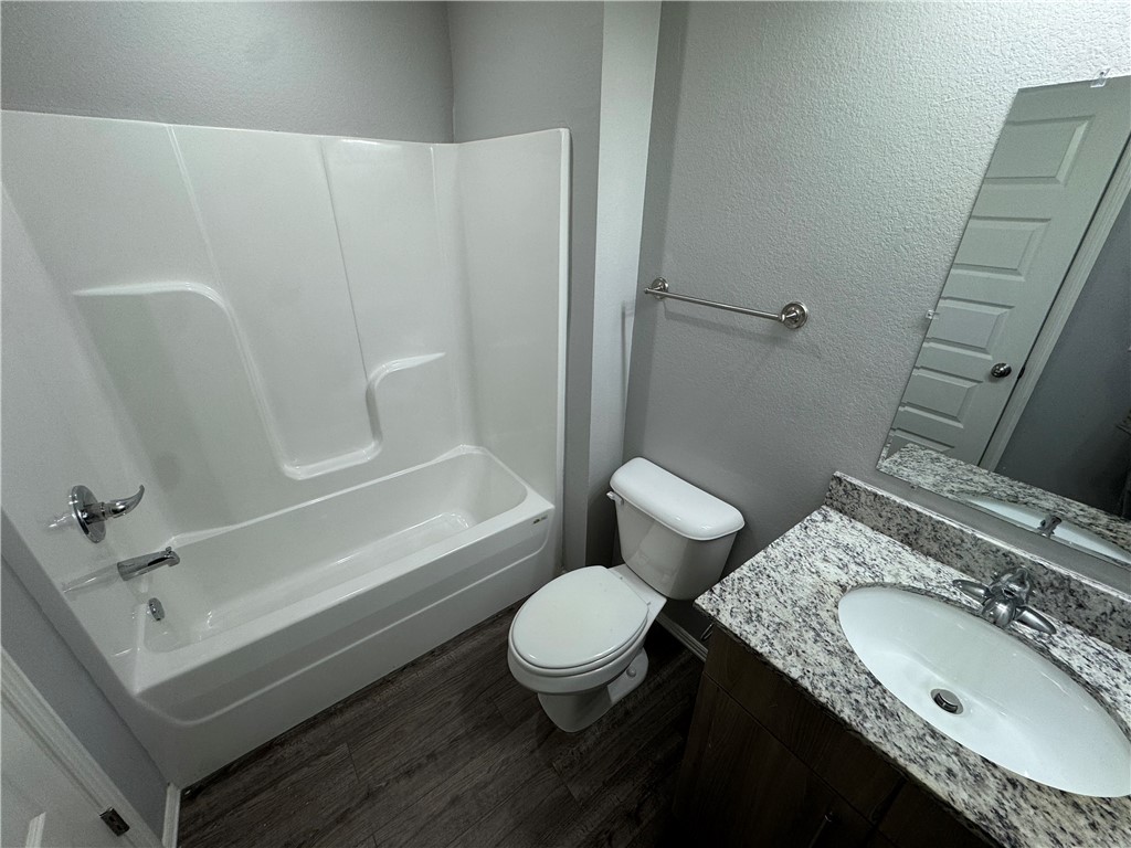 20-16-30 FAYETTEVILLE OUTLOTS - Residential Lease