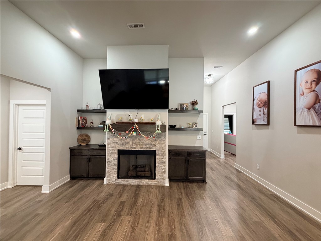 Rustic Flats Sub Gentry - Residential