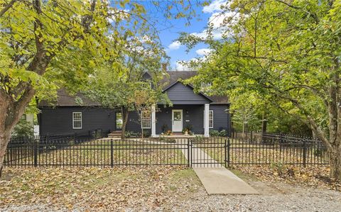 Photo of 319 W Holly Street, Fayetteville, AR 72703 (MLS # 1327331)