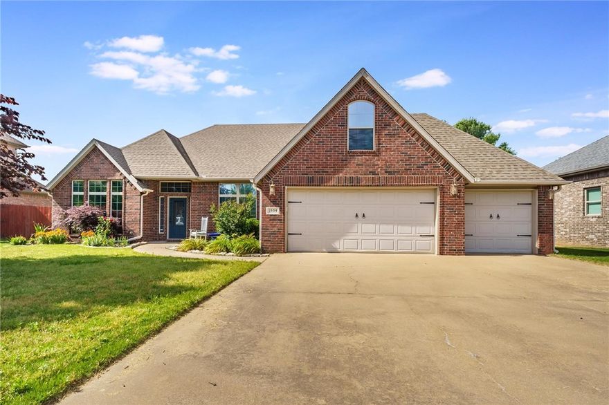 Spacious 5 bed, 3 bath home in sought-after Oxford Ridge subdivision in Bentonville! This beautifully maintained home features granite countertops, new appliances, and a 3-car garage. Located within walking distance to top-rated schools and the Bentonville Community Center, with easy access to scenic walking and biking trails. Enjoy community amenities including a large pool, basketball court, playground, and clubhouse. Perfect for families seeking comfort, convenience, and an active lifestyle—all in a prime location!