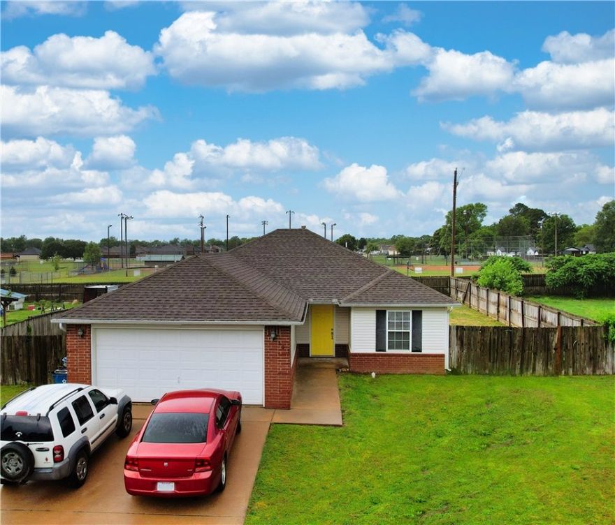 Welcome to this well-maintained 3BR/2BA home with a split floorplan, ideally located in Gravette. The spacious interior flows effortlessly, and the generous backyard offers plenty of space for outdoor activities or future projects. Conveniently located near local amenities, schools, and parks, this home offers the perfect balance of comfort and convenience. Recent updates include a newer roof, new HVAC system and new water heater, providing peace of mind for years to come. As an added bonus, the seller is offering a 1 yr home warranty! Whether you're looking for a cozy family home or a great investment opportunity, this property is a must-see!