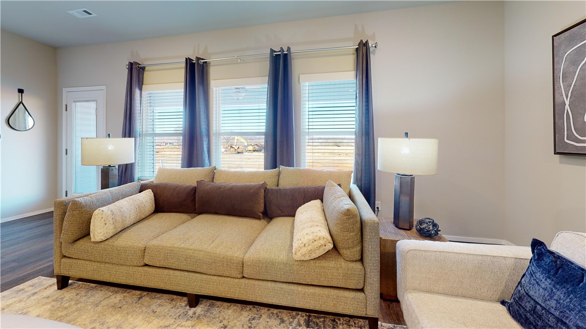 WALNUT HILL SUB PH IV-PEA RIDGE - Residential