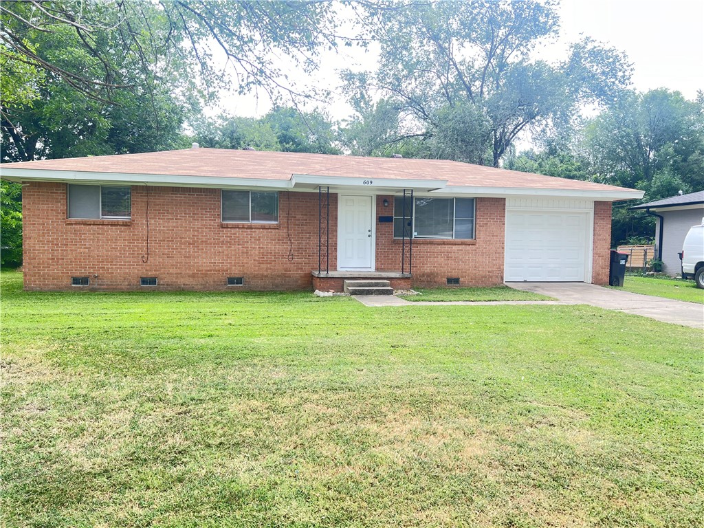 Available today!! Clean 3 bed, 1 bath, 1 car garage single family home in a great Springdale location close The Jones Center, downtown Springdale, easy access North or South. Large back yard with fencing. $40 application and processing fee per adult. Pets are negotiable, No Cats!