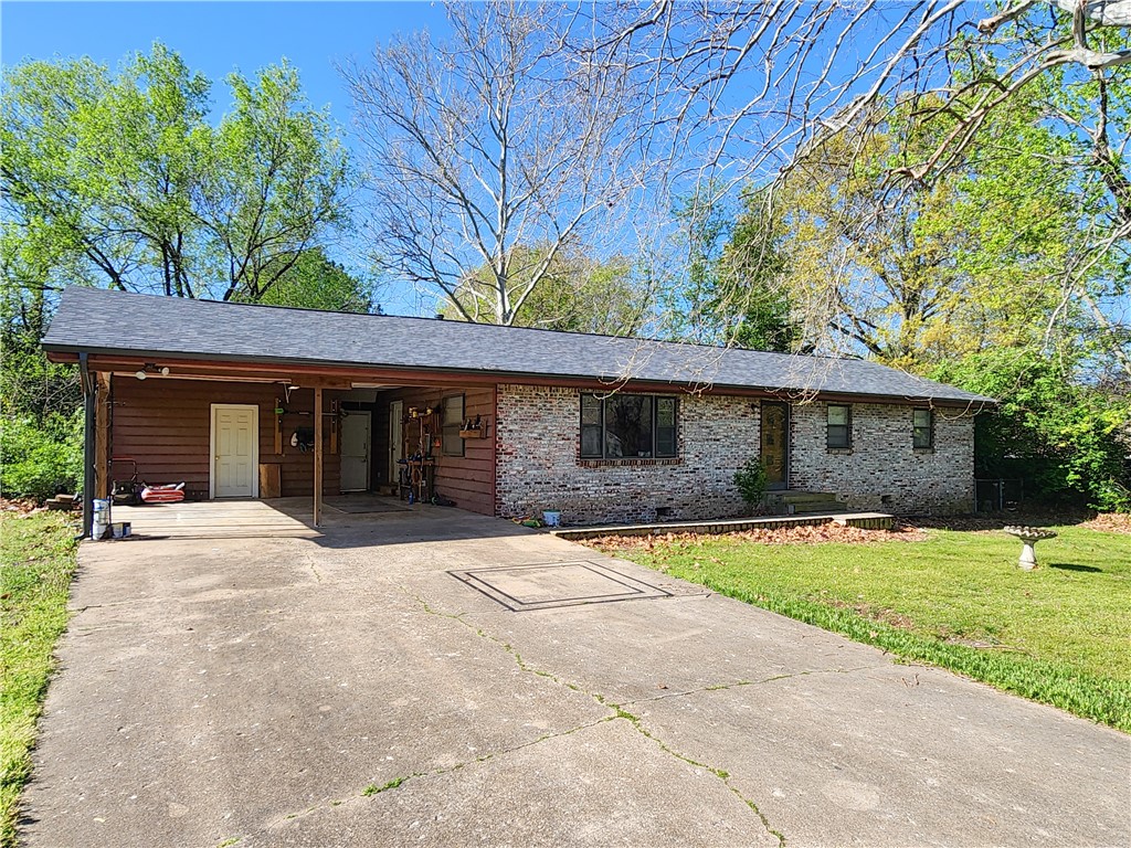 Come see this affordable home in Farmington! It is priced to sell quickly. Bring your unique style to this home and make it your own or fix it up as your first rental. Farmington is a fast growing suburb of Fayetteville, and has great appreciation. Don't miss the storm shelter in the carport!