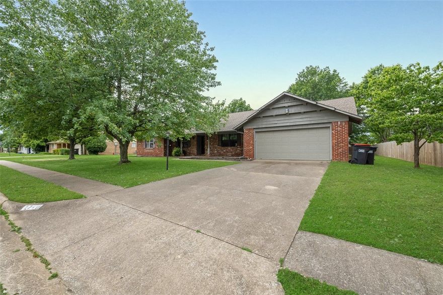 Start your next chapter in this spacious 3-bed, 2-bath home nestled on a quiet neighborhood circle. With nearly 3000sf of living space & generous .35 acre flat lot, this home is bursting with potential & ready for your personal touch/updates!
Step inside to avaulted living room anchored by a native stone hearth & fireplace for your cozy evenings. French doors from the great room lead you out to a fully fenced interior courtyard & an expansive backyard, complete with a gorgeous, mature oak, concrete pad for your storage building or workshop, & a perfect spot to unwind, entertain, garden, or plan your future pool/oasis.
You’ll love the huge great room with soaring ceilings—so many possibilities for entertaining or creating additional living spaces. While not techically handicap accessible, there are no steps inside the home, and minimal on the exterior. 
Phenomenal location next to JB Hunt Park, .4 mile to the Razorback Greenway, .5 mile to Lake Springdale, & 10 minutes to I-49, making commutes & errands a breeze.