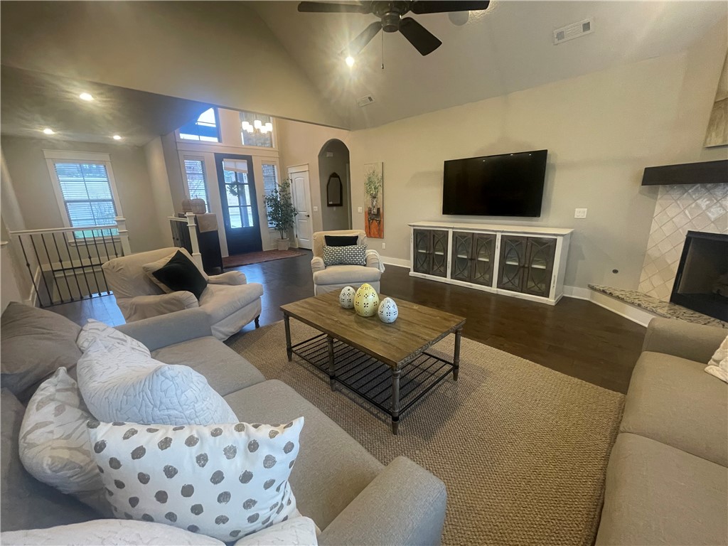 Oaklawn Hills Sub Bentonville - Residential Lease