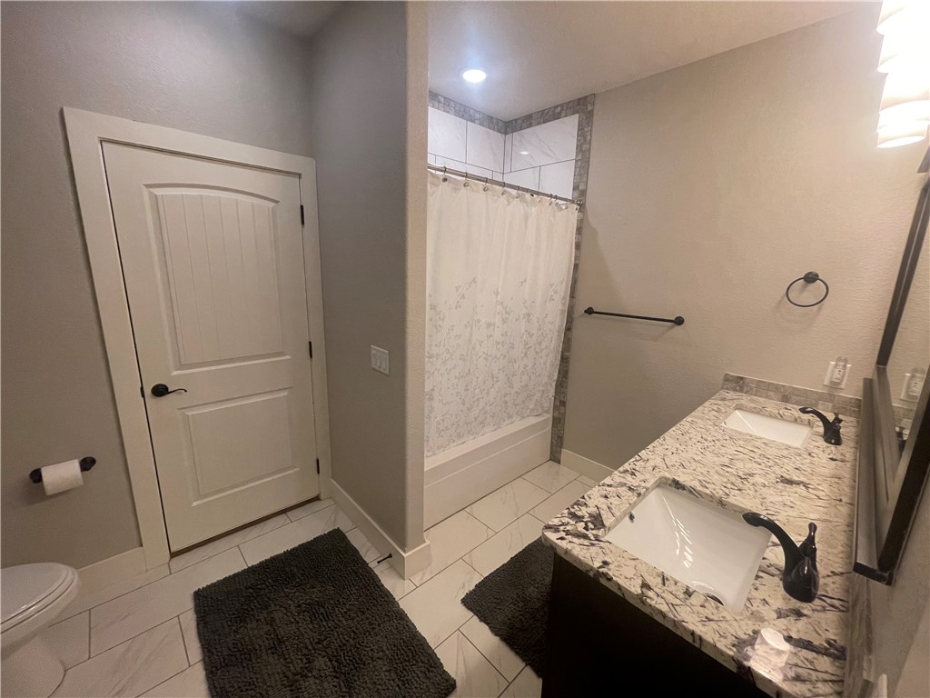 Oaklawn Hills Sub Bentonville - Residential Lease