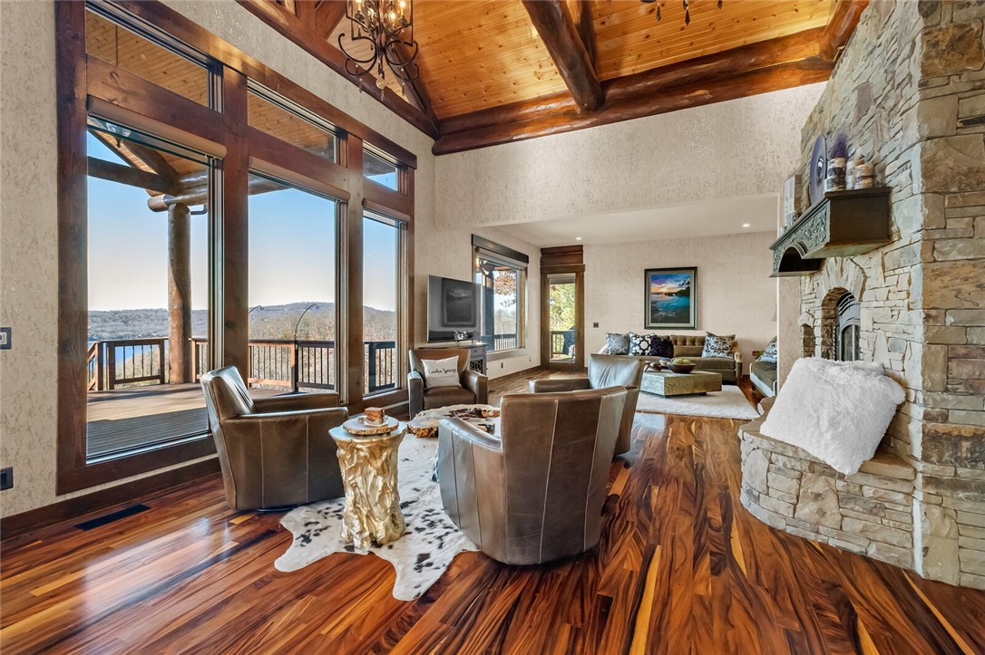 Point Mirage - Residential