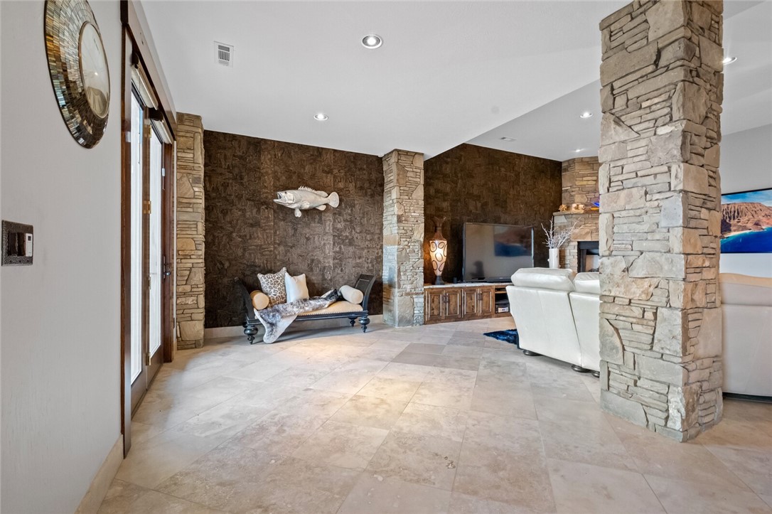 Point Mirage - Residential