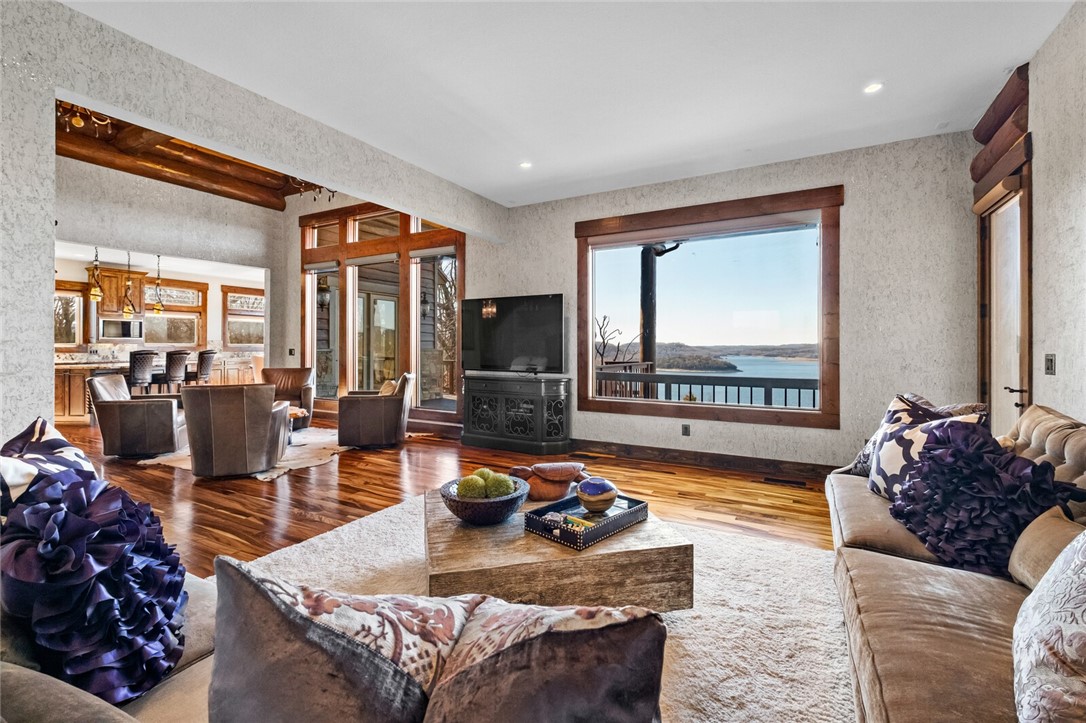 Point Mirage - Residential