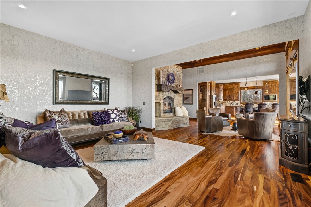 Point Mirage - Residential