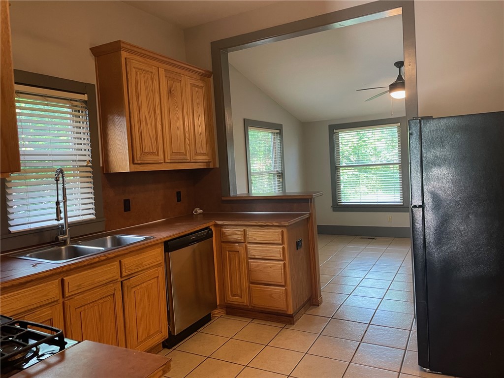 Blackburn Add Rogers - Residential Lease