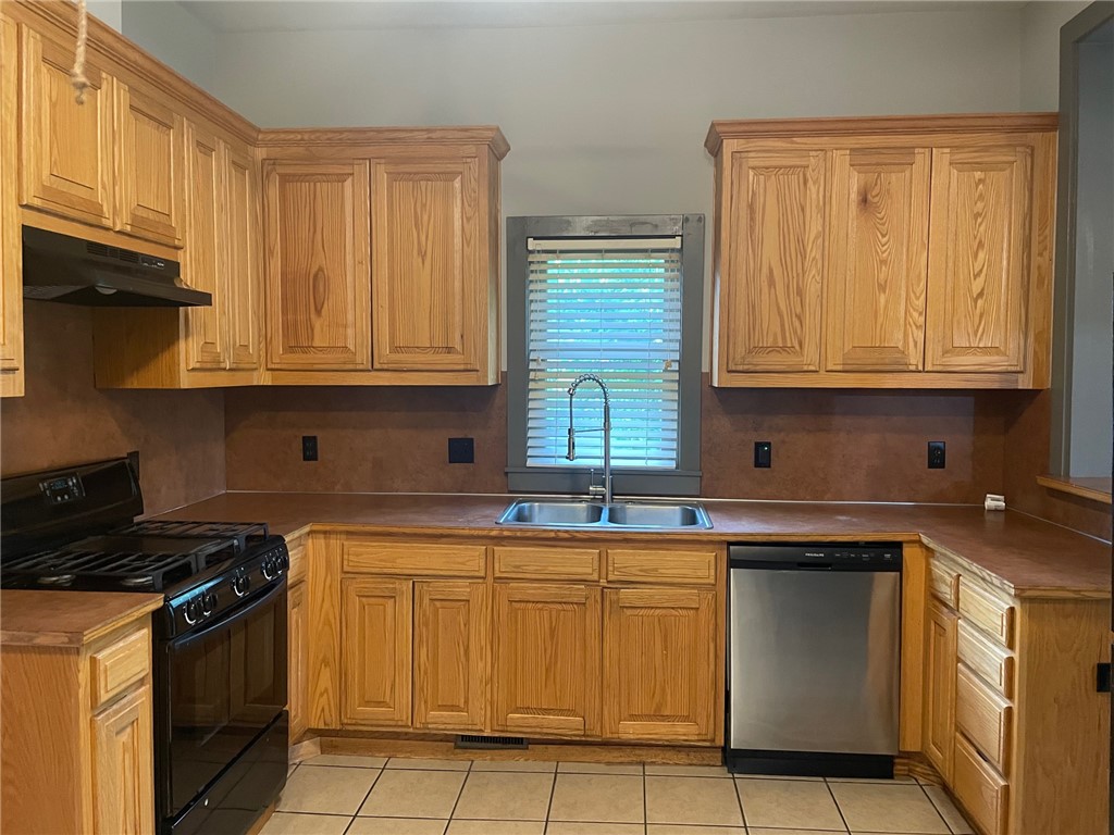 Blackburn Add Rogers - Residential Lease