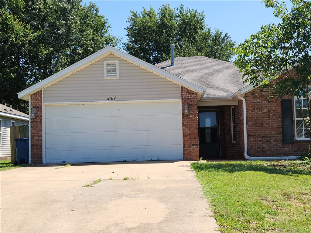 Just remodeled house with a new roof. new floors trough the house, quit neighborhood