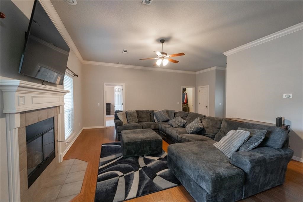 Walnut Crossing Sub - Residential Lease