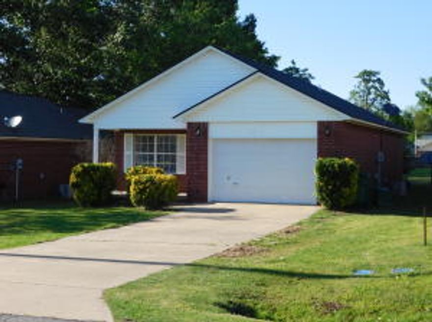 Freshly remodeled home close to the center of town.  New carpet, paint, appliances, bathrooms and fixtures throughout.  Would make a great first home or investment property.