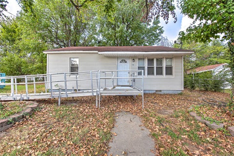 Photo of 710 N Kansas Street, Springdale, AR 72764 (MLS # 1362850)