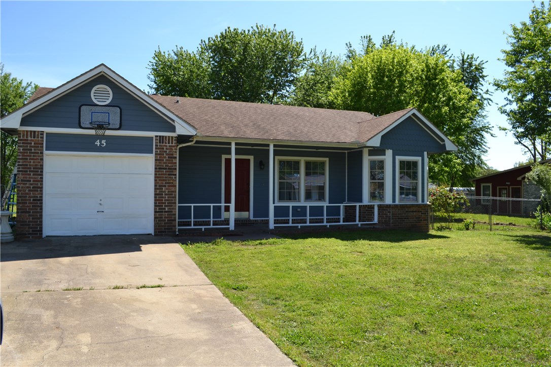 Great little house! 3 bed/1 ba, new paint, newer carpets, large fenced backyard. Walk to the river park. This won't be around long. Ready to go!