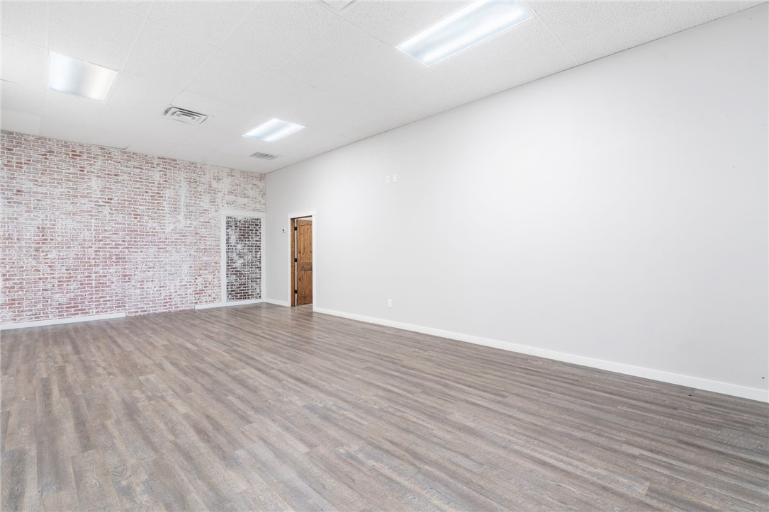 07-17-33-SILOAM SPRINGS - Commercial Lease